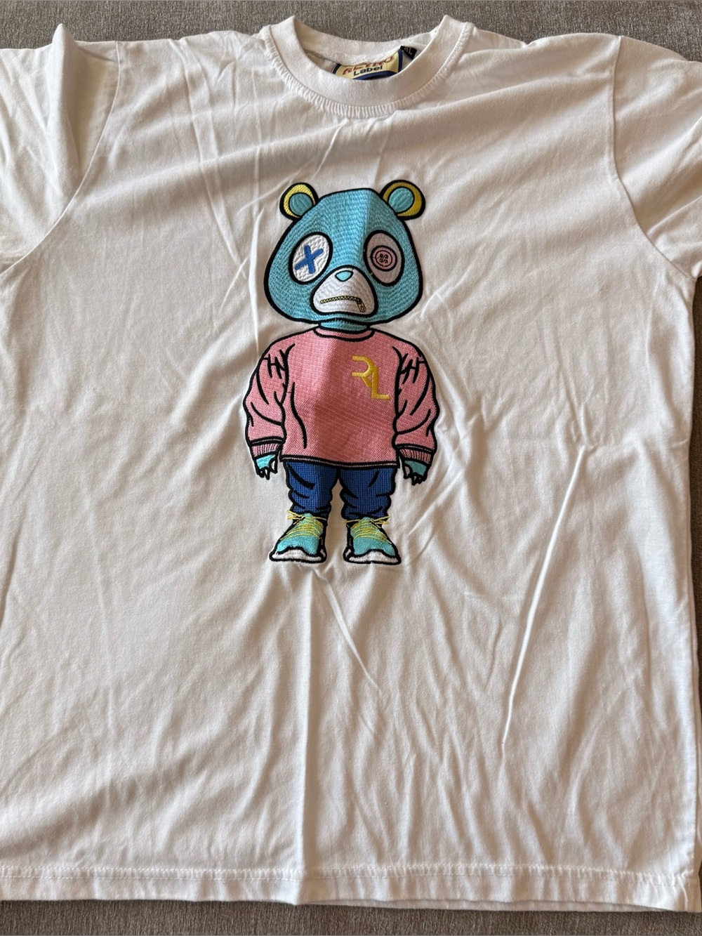 Retro Label White Graphic Men’s Tee with Blue & Pink Bear (XL)